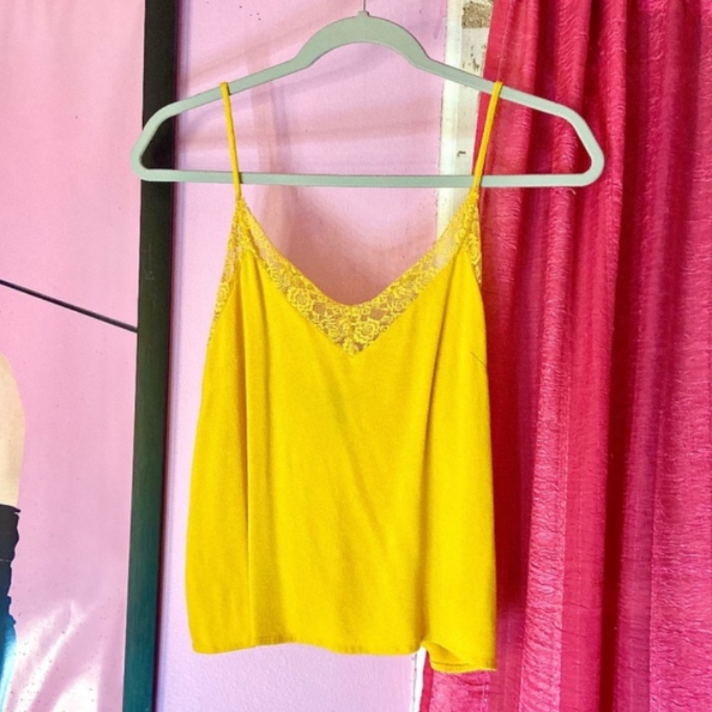 Forever 21 Slouchy Yellow Lacey Tank Top Contemporary Camisole Women’s Medium